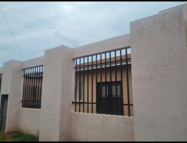 3 BEDROOM HOUSE FOR SALE IN ROODEPOORT CENTRAL